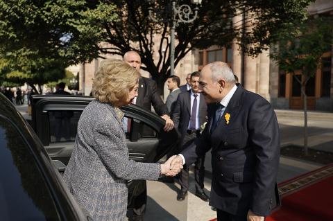 PM Pashinyan meets Queen Sofía of Spain in Yerevan