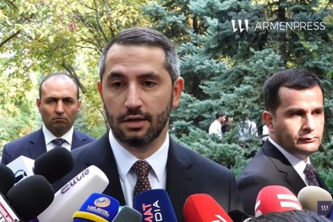 ԱԺ նախագահն առաջարկում է Հոկտեմբերի 27-ի գործի չբացահայտման վերաբերյալ հարցերն ուղղել Ռոբերտ Քոչարյանին ու Սերժ Սարգսյանին