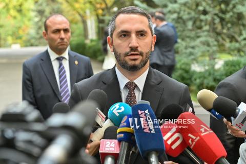 ԱԺ նախագահն առաջարկում է Հոկտեմբերի 27-ի գործի չբացահայտման վերաբերյալ հարցերն ուղղել Ռոբերտ Քոչարյանին ու Սերժ Սարգսյանին