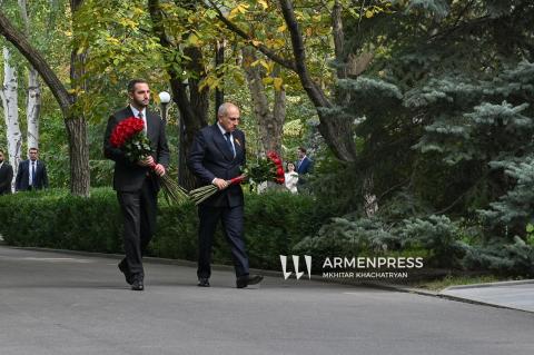 ՀՀ վարչապետը և ԱԺ նախագահը հարգանքի տուրք են մատուցել Հոկտեմբերի 27-ի զոհերի հիշատակին