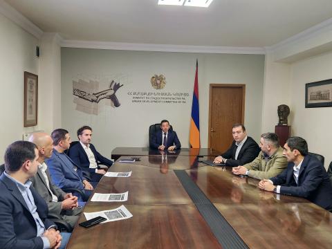 Քաղաքաշինության կոմիտեի նախագահը կառուցապատողների հետ քննարկել է բնակարանային ֆոնդի ռենովացիայի հնարավորությունները