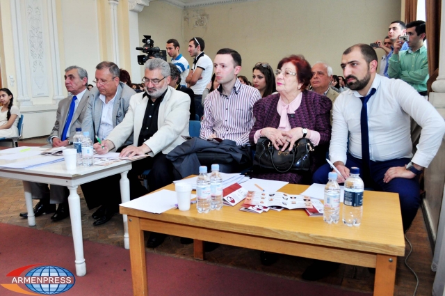 Էդվարդ Միրզոյանի անվան պատանի կոմպոզիտորների 
մրցույթի ժյուրին