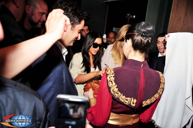 Kim Kardashian, Khloe Kardashian