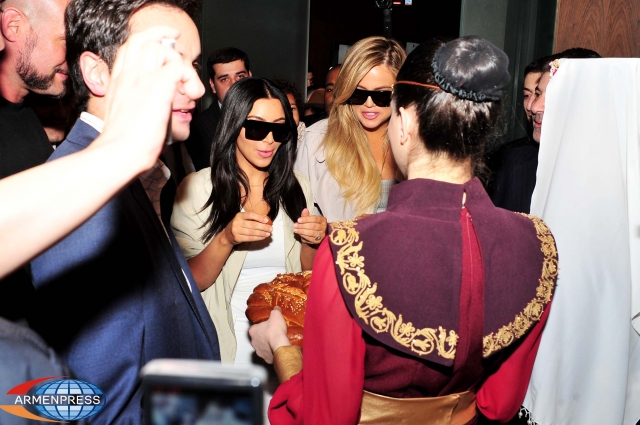 Kim Kardashian, Khloe Kardashian