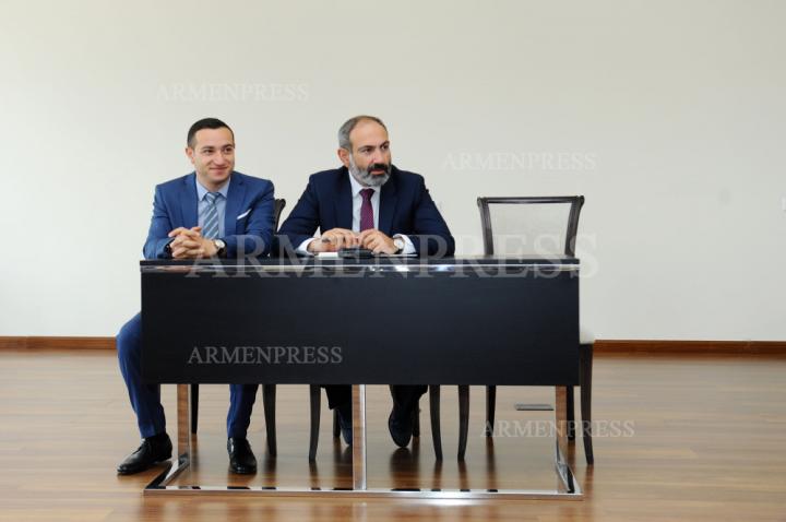 Mkhitar Hayrapetyan, Nikol Pashinyan