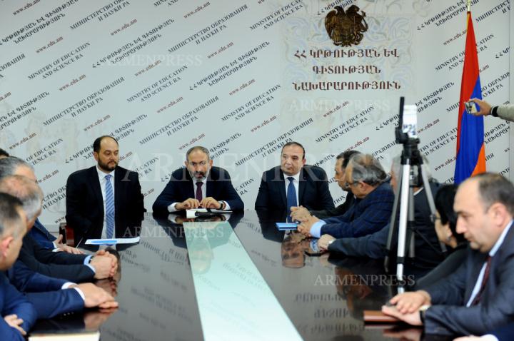 Arayik Harutyunyan, Nikol Pashinyan, Levon Mkrtchyan