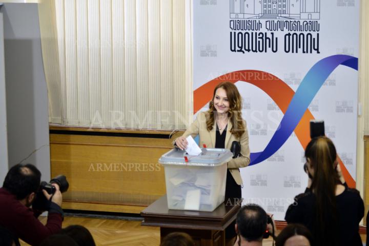 Լիլիթ Մակունց