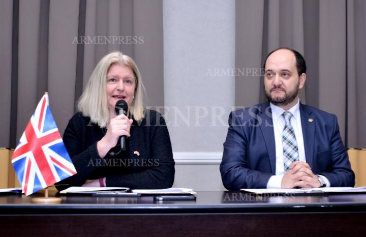 Judit Farnuort, Araik Harutyunyan
