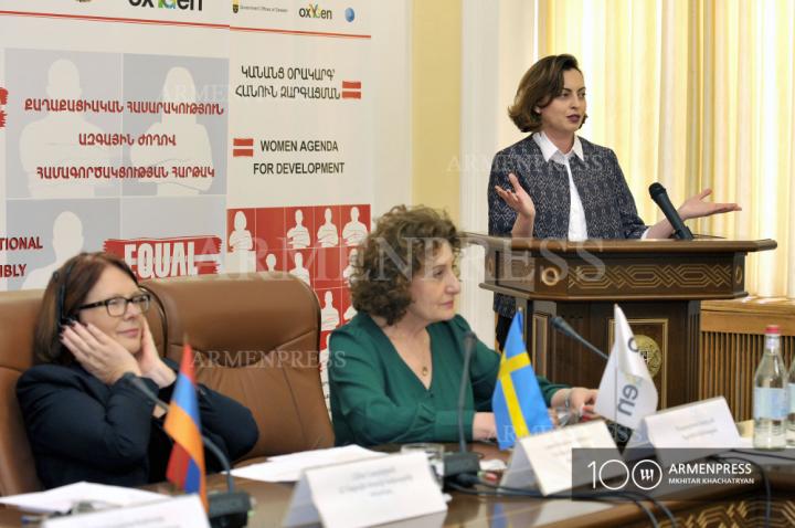 Լենա Նազարյան