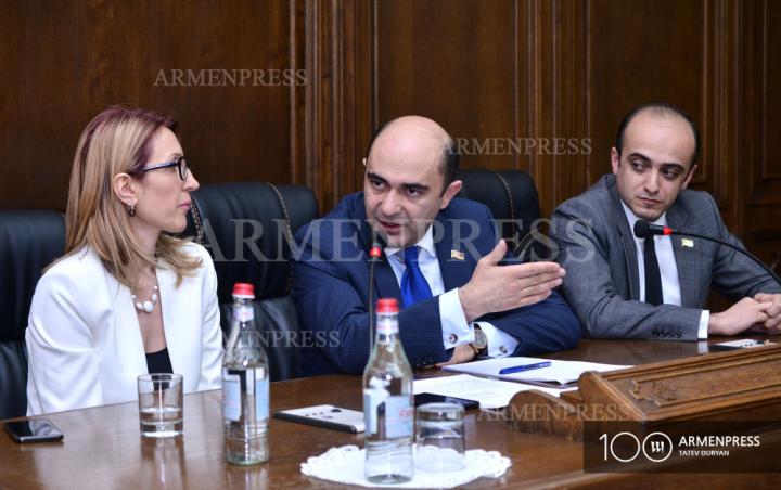 Մանե Թանդիլյան, Էդմոն Մարուքյան, 