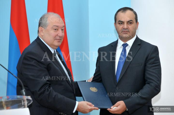 Armen Sarkissian, Artur Davtyan
