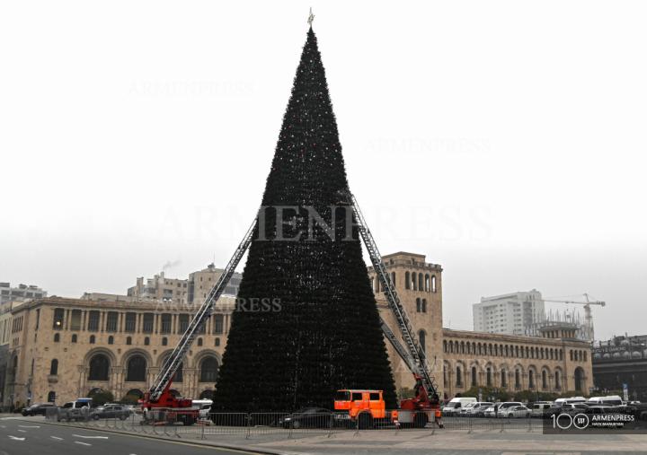 Le principal sapin de Noël d'Arménie est presque prêt
