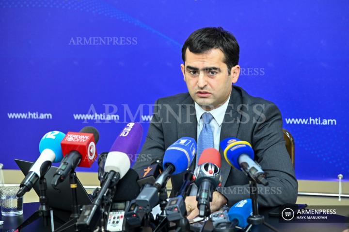 Conférence de presse de Hakob Archakian, ministre de  
l'Industrie des Hautes technologies 