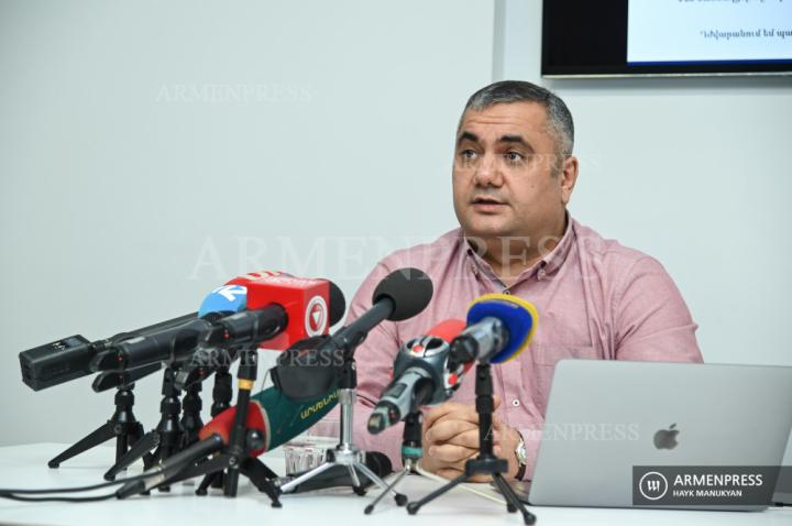 Conférence de presse d'Aram Navassardian, membre à part 
entière de l'Association internationale GALLUP en Arménie 