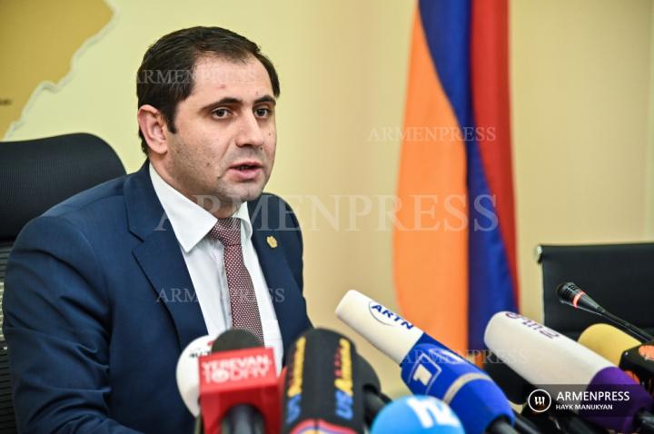 Conférence de presse du ministre de l'Administration territoriale 
et des Infrastructures Suren Papikian 
