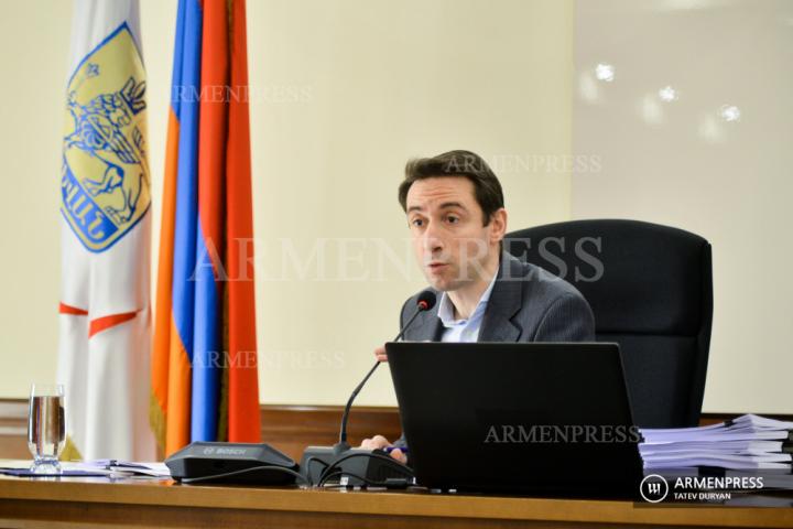La 4ème séance de la 3ème session du Conseil municipal 
d'Erevan