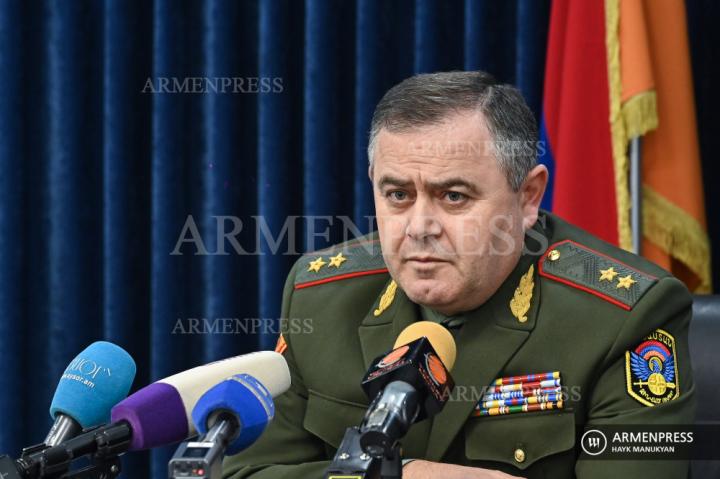 Conférence de presse du Chef d'état-major des Forces armées, 
le lieutenant-général Artak Davtian