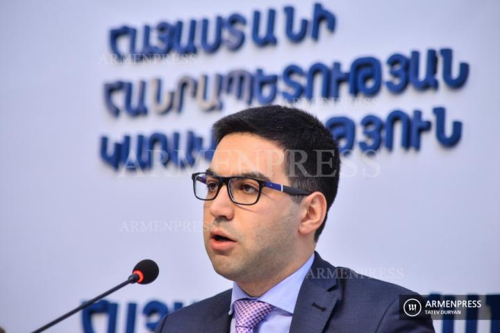 Conférence de presse du ministre de la Justice  Roustam 
Badassian