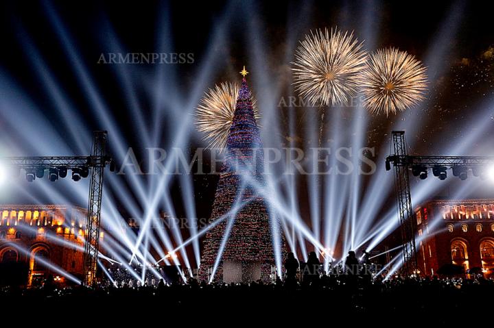  Grand sapin de Noël
