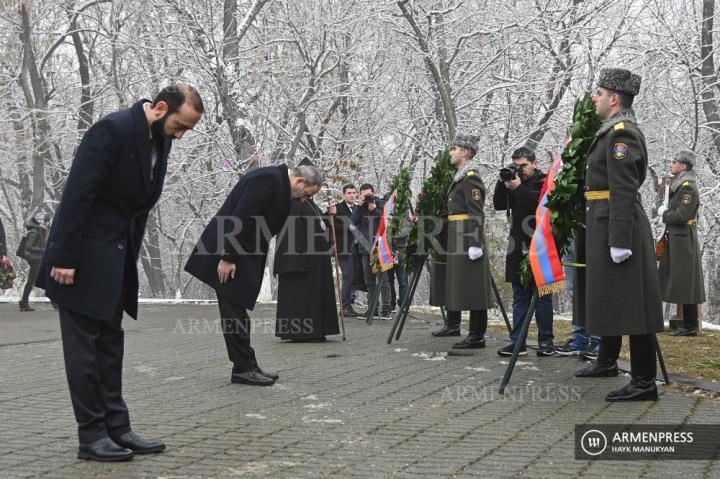 Les hautes autorités arméniennes rendont hommage à la 
mémoire des Arméniens tués lors des massacres de Bakou
