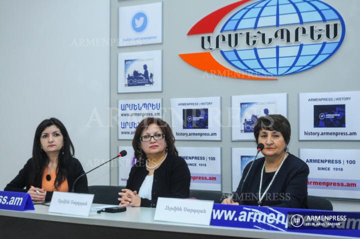 Conférence de presse de la directrice du Musée d'histoire 
d'Erevan Armine Sarkissian et de la secrétaire du musée 
Hermine Sarkissian
