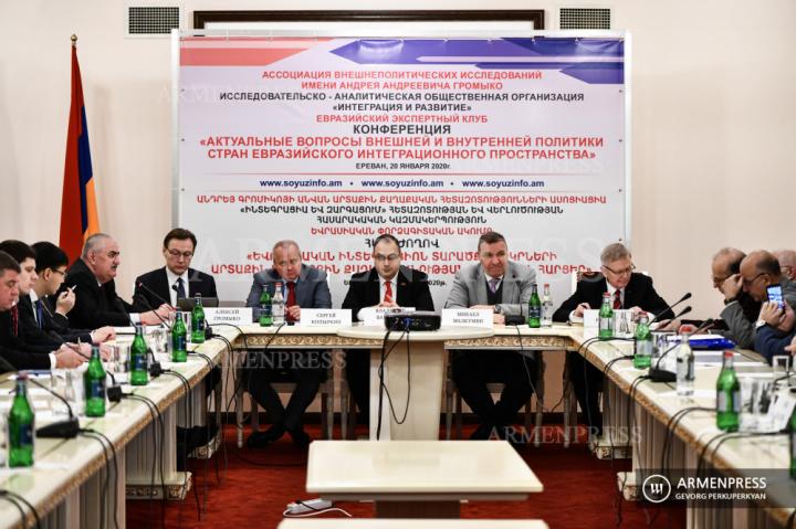 Conférence sur les politiques intérieure et extérieure des pays 
de l'espace d'intégration eurasiatique