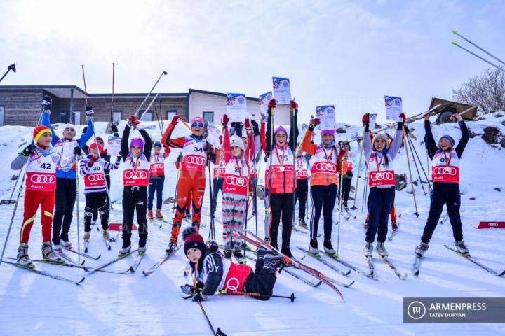 La Fédération arménienne de ski et l'Institut d'État de 
l'éducation physique et du sport célèbrent  la Journée mondiale 
de la neige
