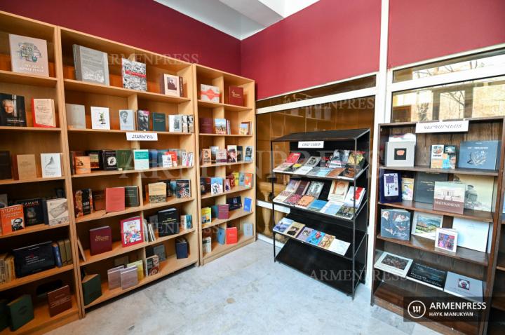 Inauguration officielle d'un espace d'échange de livres au 1er 
étage du bâtiment administratif de la Bibliothèque nationale 
d'Arménie