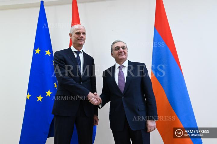 Rencontre du ministre des Affaires étrangères de la République 
d'Arménie Zohrab Mnatsakanian avec le ministre des Affaires 
étrangères du Royaume des Pays-Bas Stef Blok