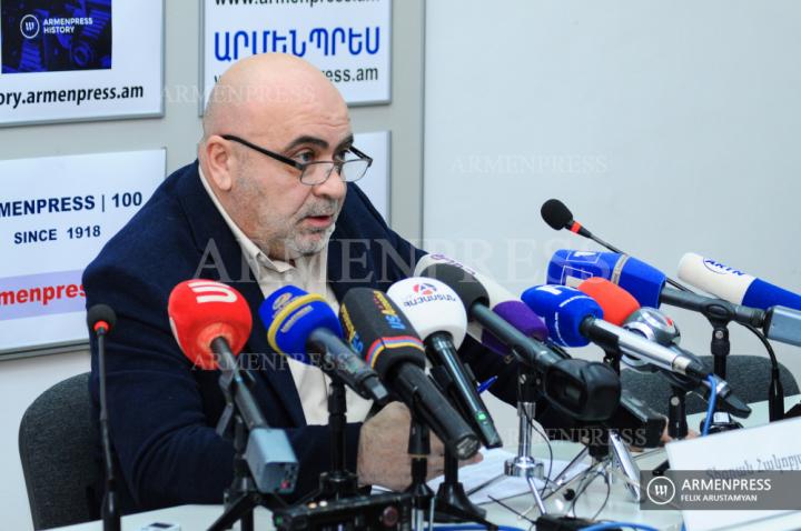 Conférence de presse de Tigran Hakobian, président de la 
Commission de télévision et de radio d'Arménie


