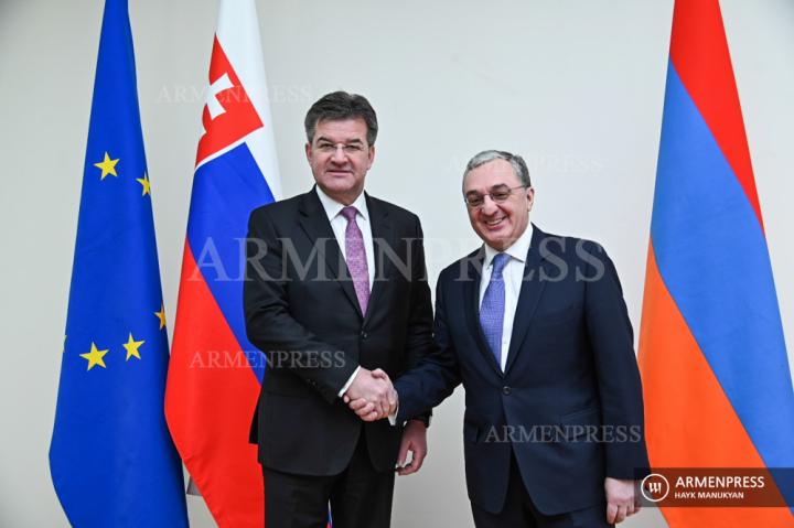 Rencontre entre le ministre des Affaires étrangères d'Arménie 
Zohrab Mnatsakanian et le ministre des Affaires étrangères et 
européennes de Slovaquie Miroslav Lajčák

