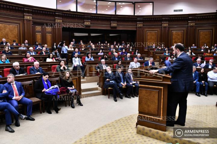 Auditions parlementaires sur  les «Réformes législatives et 
problèmes dans l'enseignement supérieur et les sciences» 
