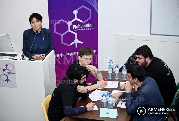Premier concours pour étudiants en chimie organisé à Erevan
