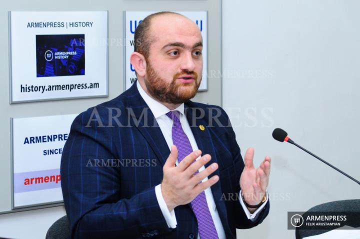 Conférence de presse du gouverneur d'Aragatsotn, David 
Kévorkian