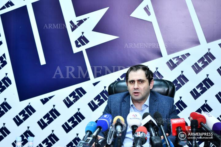 Conférence de presse du chef de la campagne électorale «Oui 
» Suren Papikian