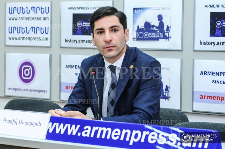 Conférence de presse du gouverneur d'Ararat, Garik Sarkissian