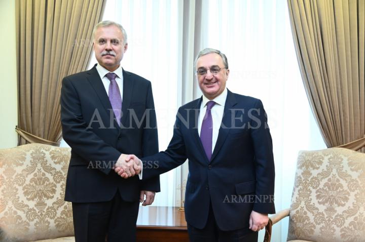 Zohrab Mnatsakanian a rencontré le Secrétaire général de 
l'OTSC, Stanislav Zas