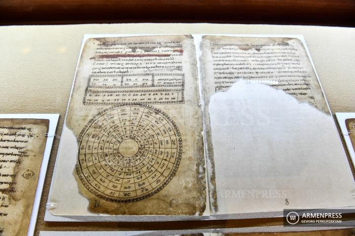 Vernissage de l'exposition d'un ancien manuscrit en papier 
arménien