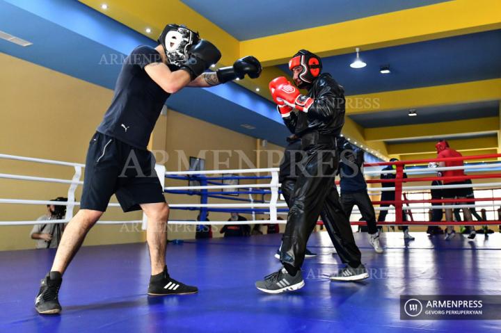 Entraînement de l'équipe de boxe à Olympavan