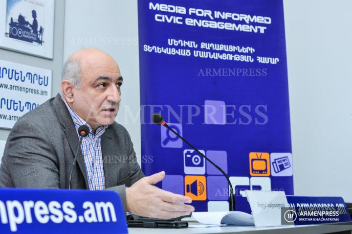 Conférence de presse du président du club de presse d'Erevan 
Boris Navassardian