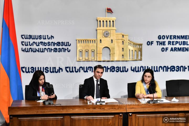 Conférence de presse de la porte-parole du MAE Anna 
Naghdalian et du chef du département consulaire Artak 
Avetissian
