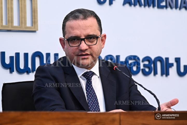 Conférence de presse du ministre de l'Economie Tigran 
Khatchatrian