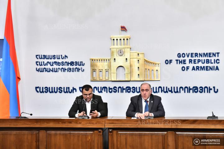 Conférence de presse du maire adjoint d'Erevan, Sergueï 
Haroutiounian