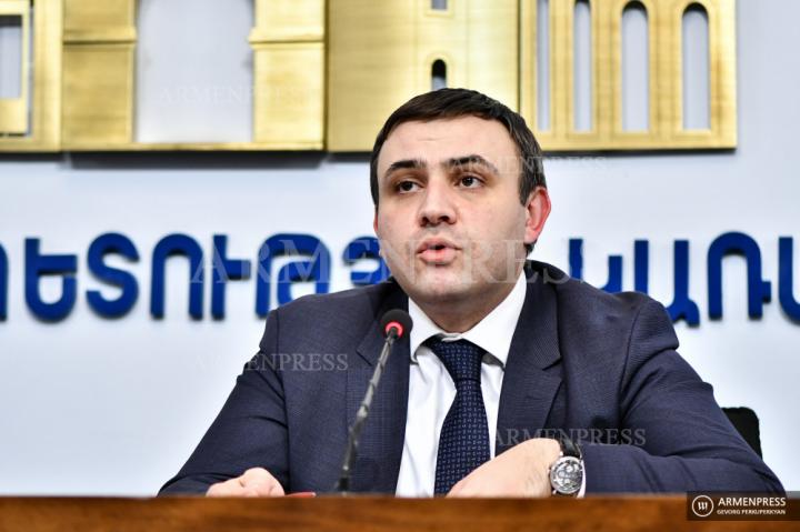 Conférence de presse du vice-ministre de l'Economie Varos 
Simonian