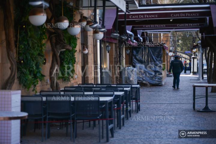 Les activités des cafés et restaurants suspendues en raison de 
mesures visant à empêcher la propagation du coronavirus en 
Arménie