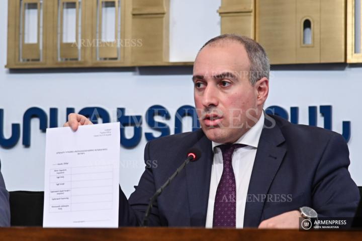 Conférence de presse du conseiller du vice-Premier ministre 
Tigran Avinian Souren Krmoian
