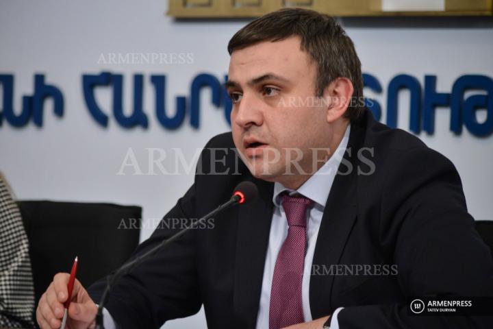 Conférence de presse du vice-ministre de l'Economie Varos 
Simonian