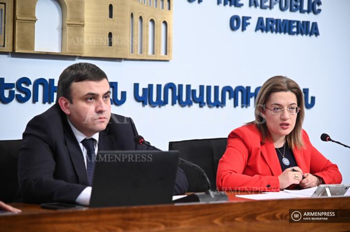 Conférence de presse des vice-ministres de l'Economie Varos 
Simonian et Naira Markarian