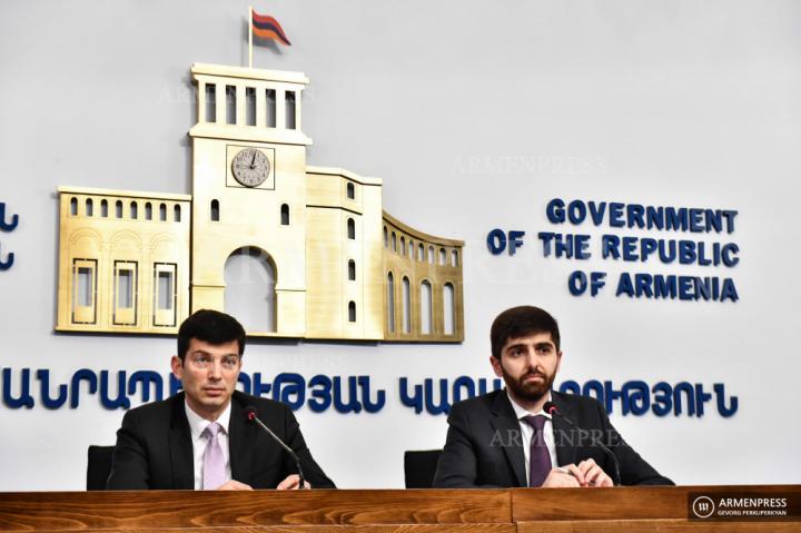 Conférence de presse des vice-ministres de l'économie Arman 
Khodjoian et Tigran Gabrielian