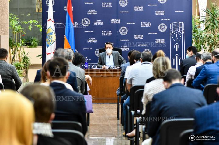 Le Conseil municipal d'Erevan tient une séance extraordinaire